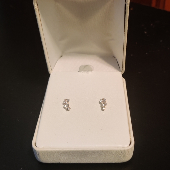 14K Yellow Gold Triple Cubic zirconia stones - Picture 6 of 8